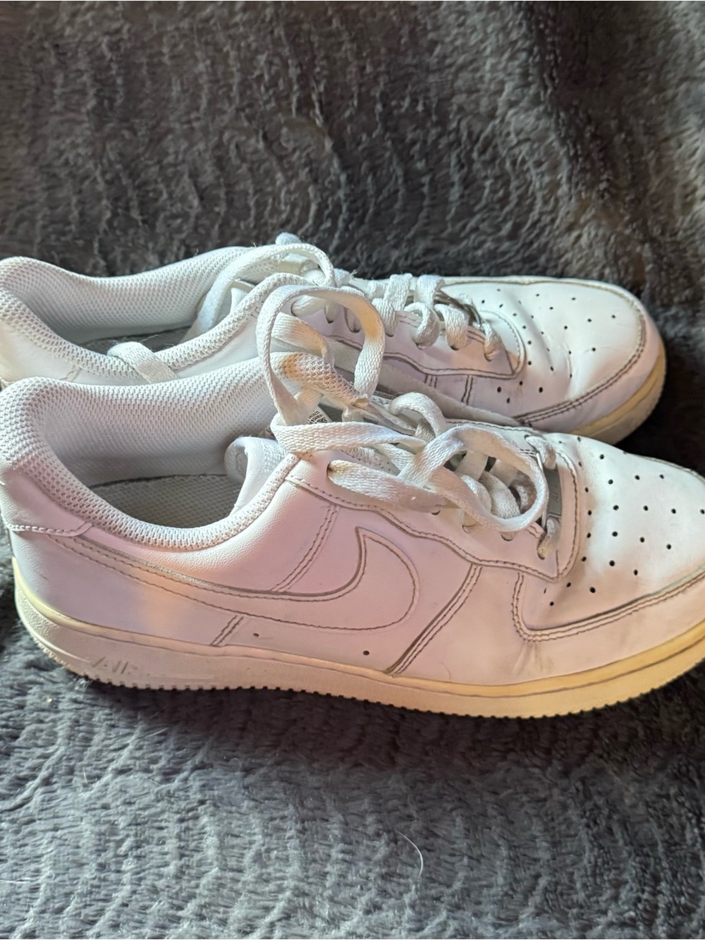 Nike White Low-Top Sneakers with Classic Swoosh